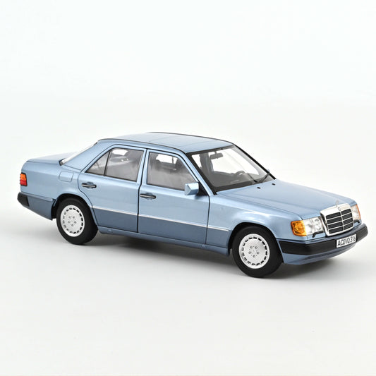 1:18 Mercedes-Benz 230E W124, 1990, blåmetallic, Norev 183945, åben model
