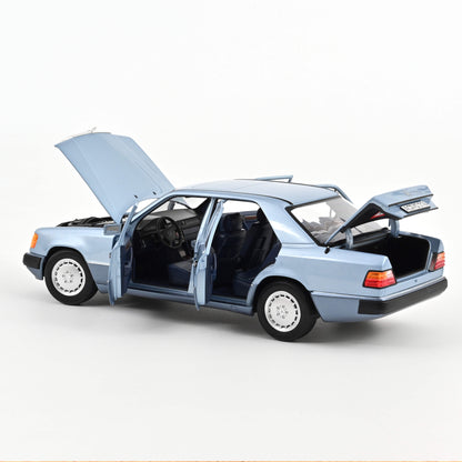 1:18 Mercedes-Benz 230E W124, 1990, blåmetallic, Norev 183945, åben model