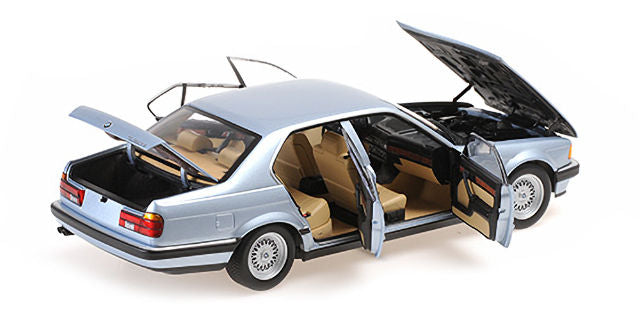 1:18 BMW 730i E32, lyseblåmetallic, Minichamps, åben model