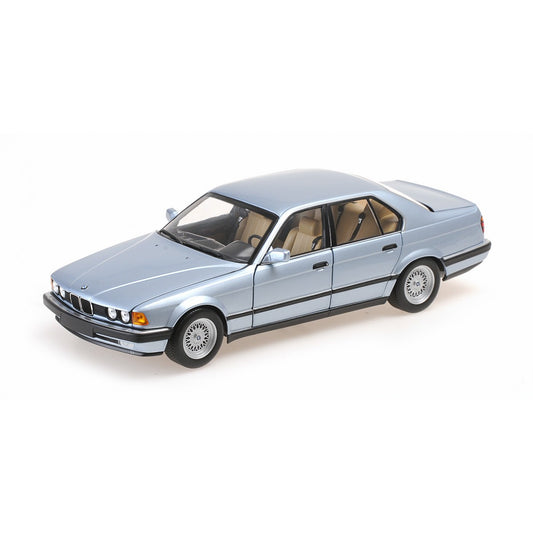 1:18 BMW 730i E32, lyseblåmetallic, Minichamps, åben model