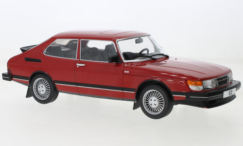 1:18 Saab 900 GL, rød, MCG, lukket model