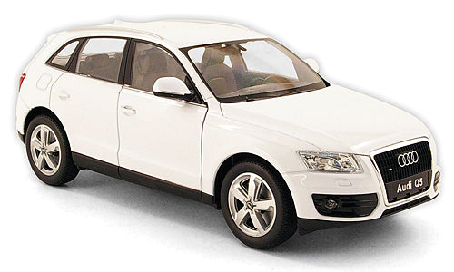 1:24 Audi Q5, hvid, Welly, delvis åben model