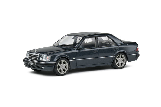 1:43 Mercedes-Benz W124 E60 AMG, 1994, sort, Solido, lukket model