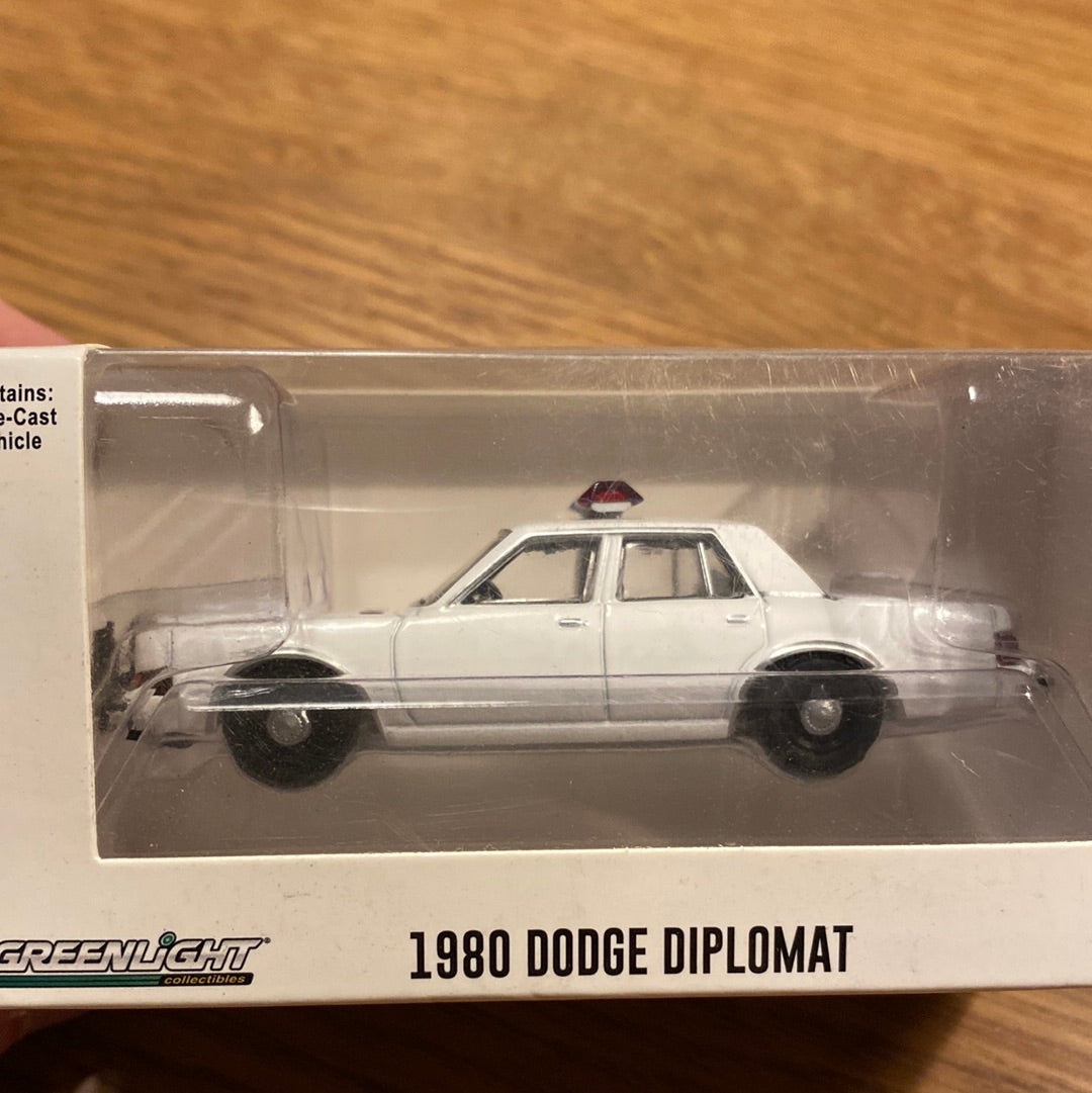 1:64 Dodge Diplomat, 1980, hvid politibil, Greenlight, lukket model, Hot Pursuit