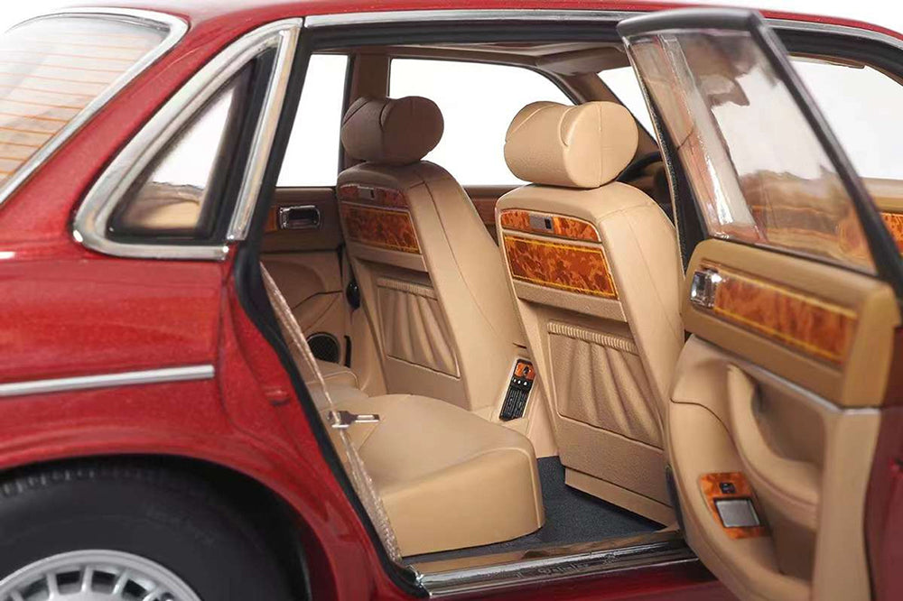 1:18 Jaguar Daimler XJ6 (XJ40), Flamenco Red, Almost Real, åben model, limited