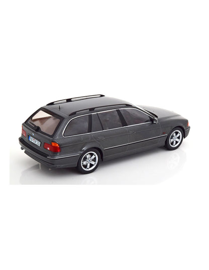 1:18 BMW 540i Touring E39, 1997, gråmetallic, KK Scale, lukket model