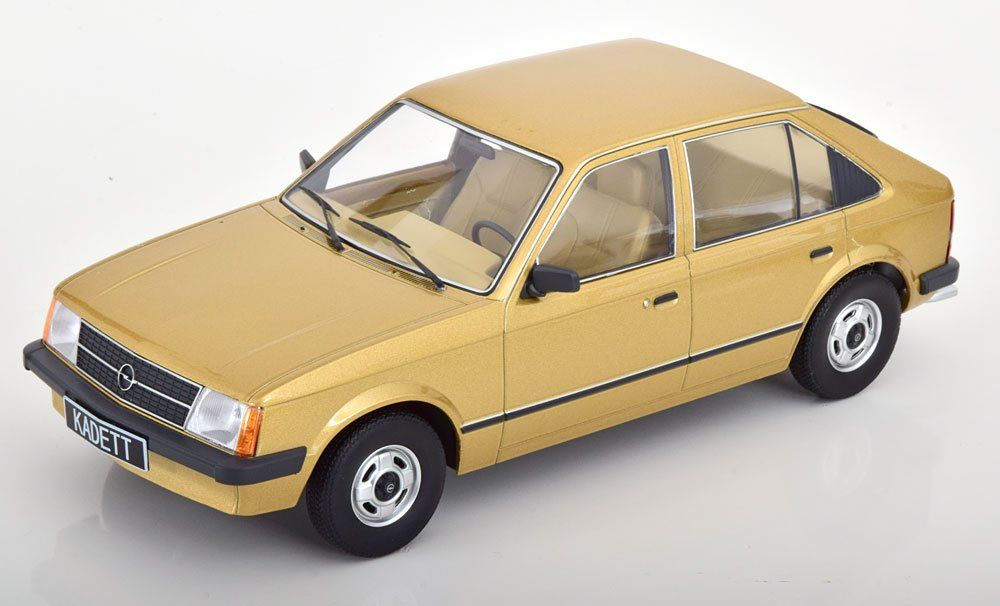 1:18 Opel Kadett D 5 dørs, 1984, guldmetallic, Triple9, lukket model