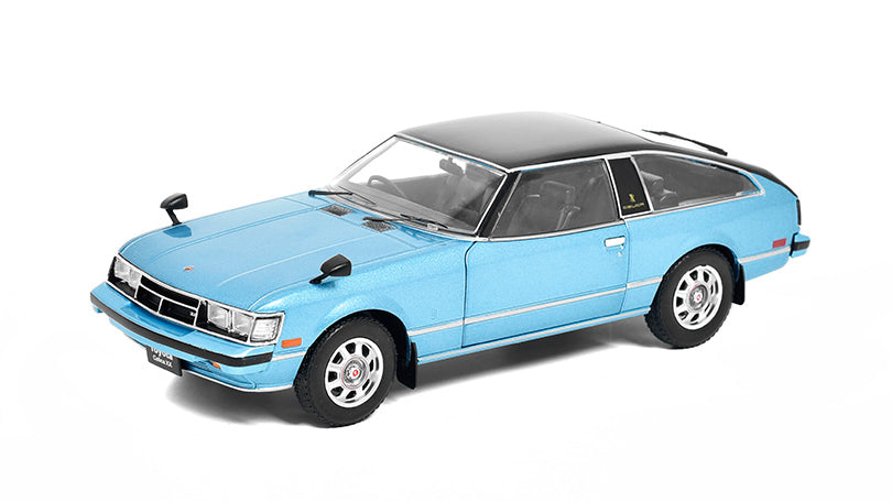 1:24 Toyota Celica XX, 1978, blåmetallic, WhiteBox, delvis åben model (fordøre)
