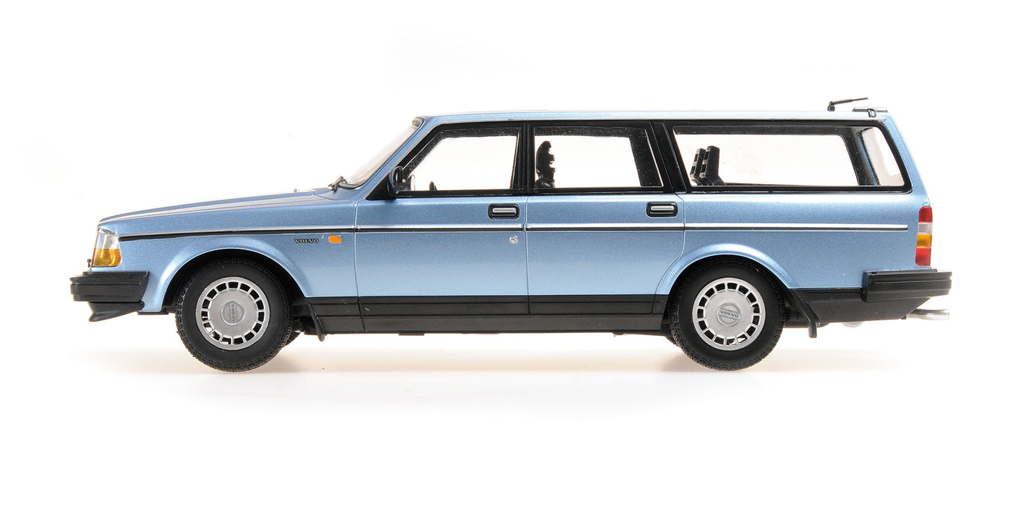 1:18 Volvo 240 GL, 1986, blåmetallic, Minichamps 155171414, lukket model, limited 432 stk.