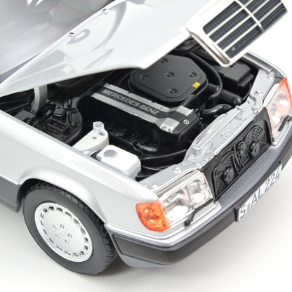 1:18 Mercedes-Benz 300CE 24V Coupé, W124, 1994, sølvmetallic, Norev 183880, åben model