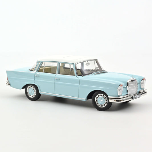 1:18 Mercedes-Benz 220SE W111, 1965, lyseblå, Norev 183920, åben model