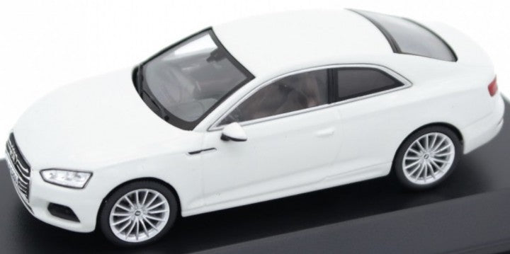 1:43 AUDI A5 COUPE 2016 (SPARK), hvid, org. Audi Collection, lukket model