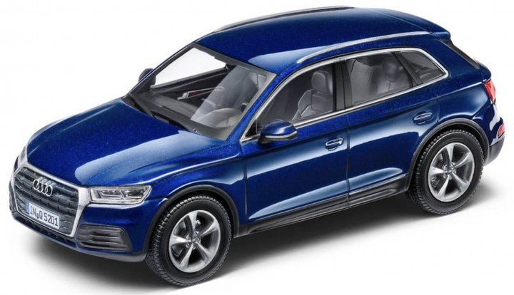 1:43 Audi Q5, 2016, blåmetallic, Iscale, lukket model