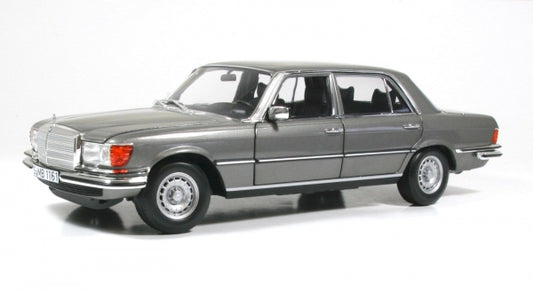 1:18 Mercedes-Benz 450SEL 6.9, 1976, gråmetallic, org. MB B66040642, åben model