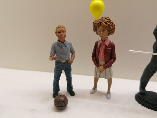 1:18 Set of two children with balloons:Nils & Tess, LeMans Miniatures 118025