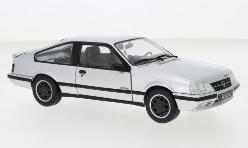 1:24 Opel Monza A2 GSE, sølvmetallic, Whitebox, delvis åben model