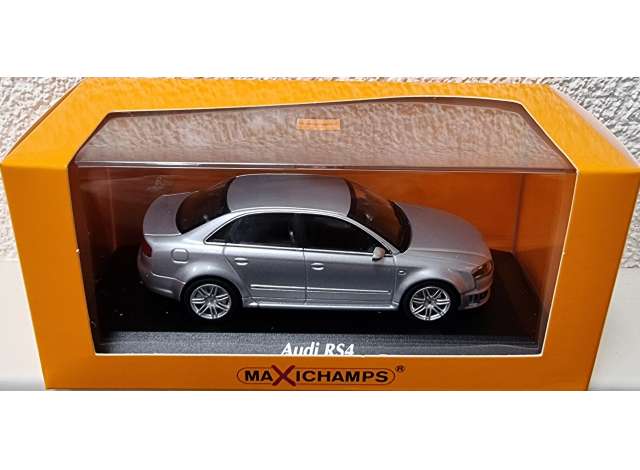 1:43 Audi RS4, sølvmetallic, 2004, Maxichamps, lukket model
