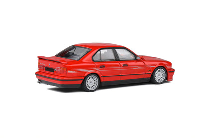 1:43 BMW B10 BiTurbo E34, 1994, Brilliant rød, Solido 4310402, lukket model