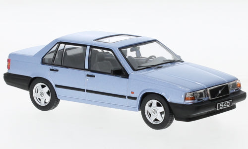 1:43 Volvo 940 Turbo, lyseblåmetallic, lukket model
