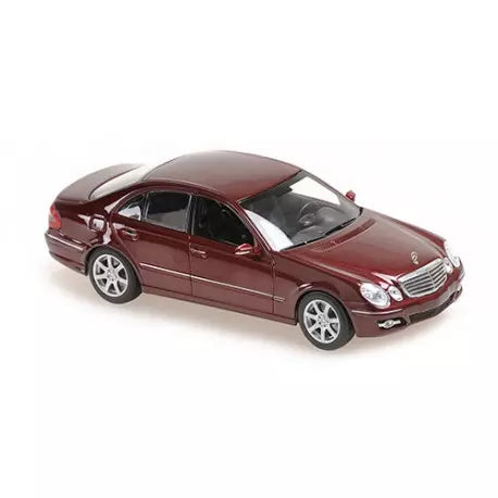 1:43 Mercedes-Benz E-klasse W211, 2006, mørkerødmetallic, Minichamps 940036000, lukket model