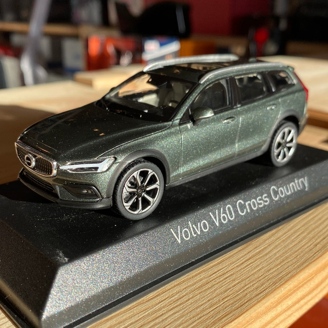 1:43 Volvo V60 Cross Country, 2019, Pine Grey metallic, Norev 870027, lukket model