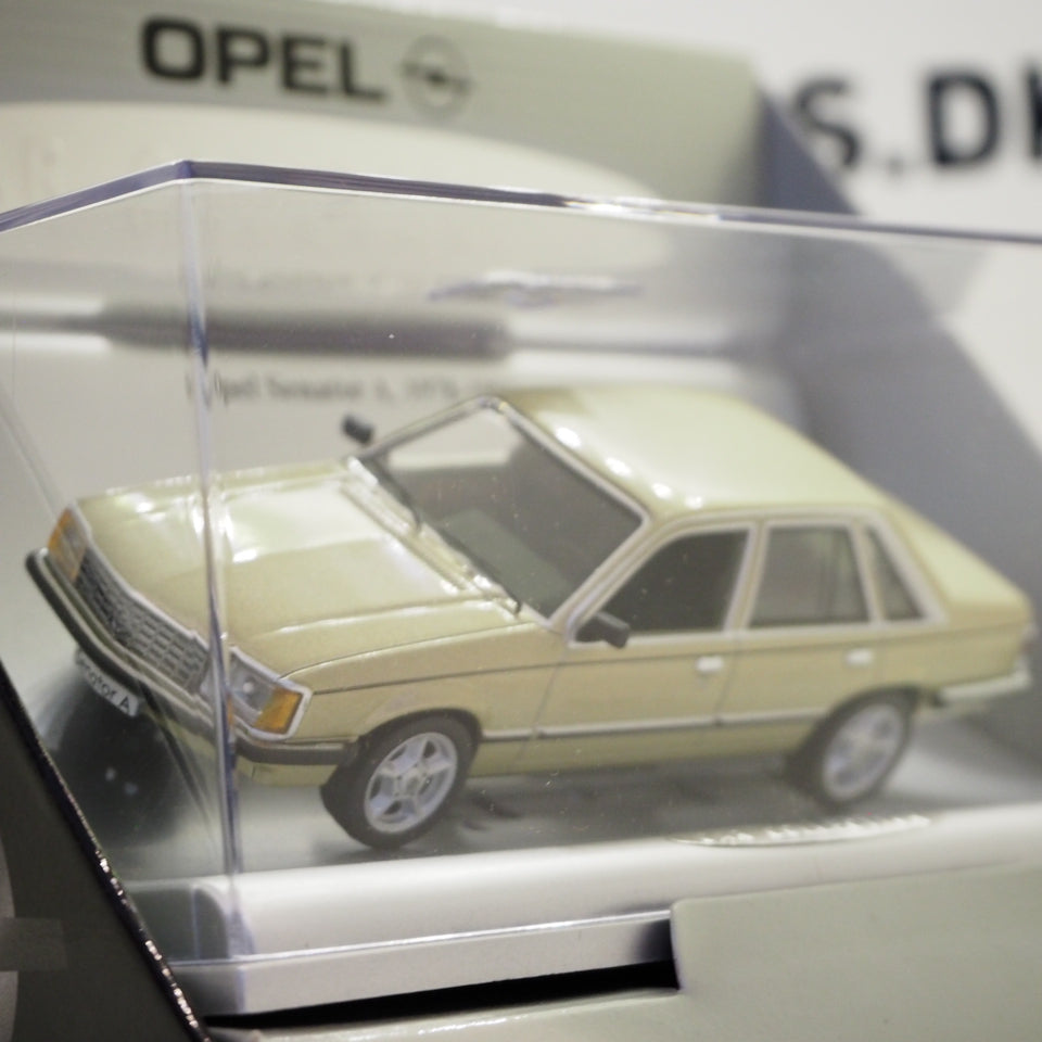 1:43 Opel Senator A, guldmetallic, Schuco, lukket model